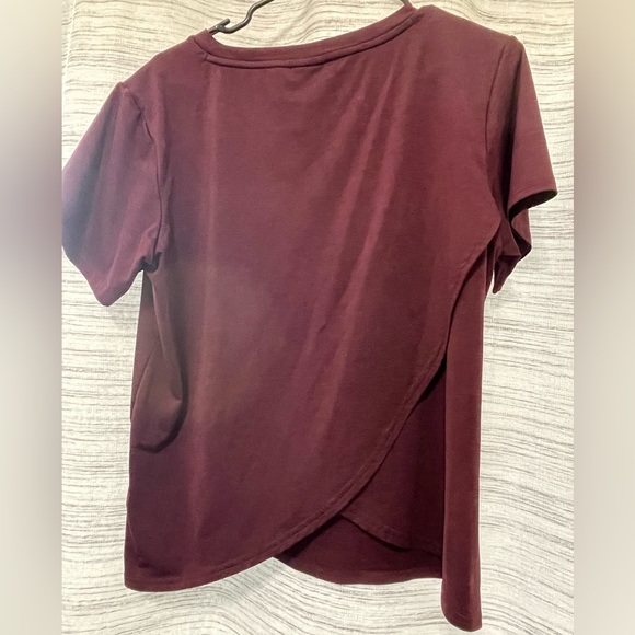 Workout top - Picture 2 of 3